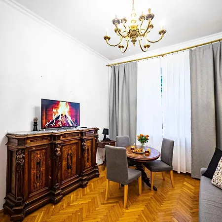 With Antique Furniture In The Old Town, Metro Apartman