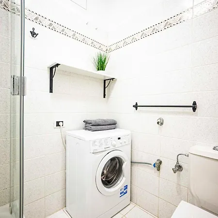 With Antique Furniture In The Old Town, Metro * Varsó