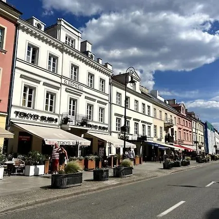 With Antique Furniture In The Old Town, Metro Varşova