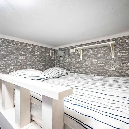 With Antique Furniture In The Old Town, Metro *