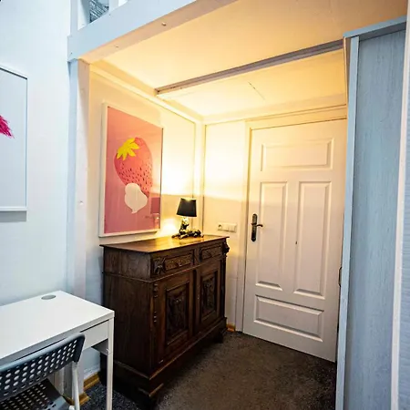 Apartamento With Antique Furniture In The Old Town, Metro *