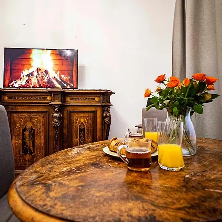 With Antique Furniture In The Old Town, Metro *