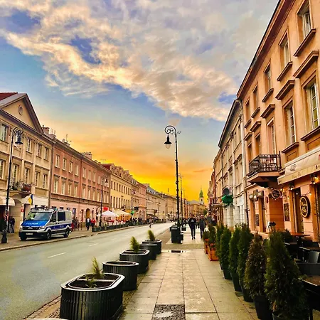 Apartman With Antique Furniture In The Old Town, Metro *
